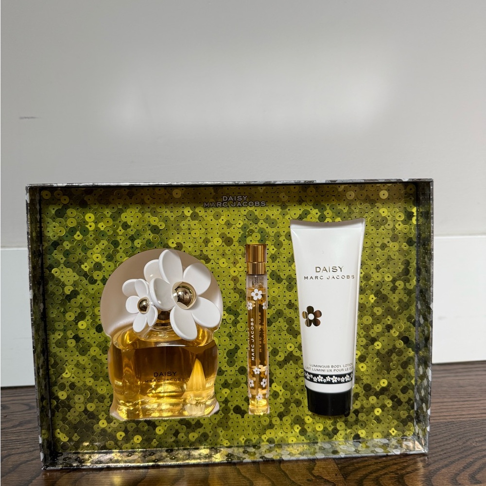 Marc Jacobs Daisy 3 Piece Fragrance Gift Set
